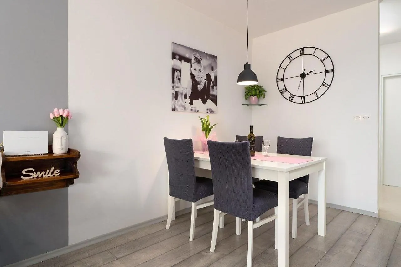 App Dinora Apartman Poreč Horvátország