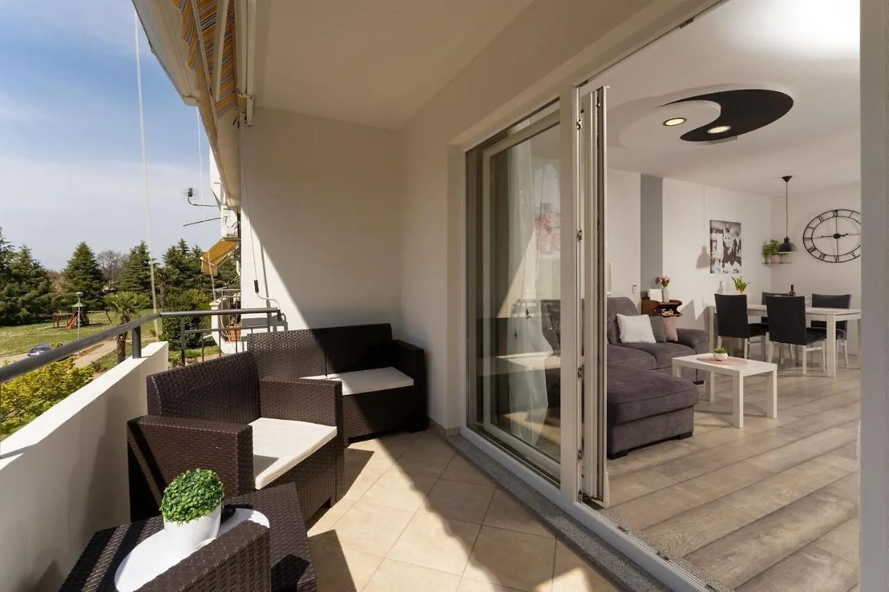 App Dinora Apartman Poreč 0*,  Horvátország