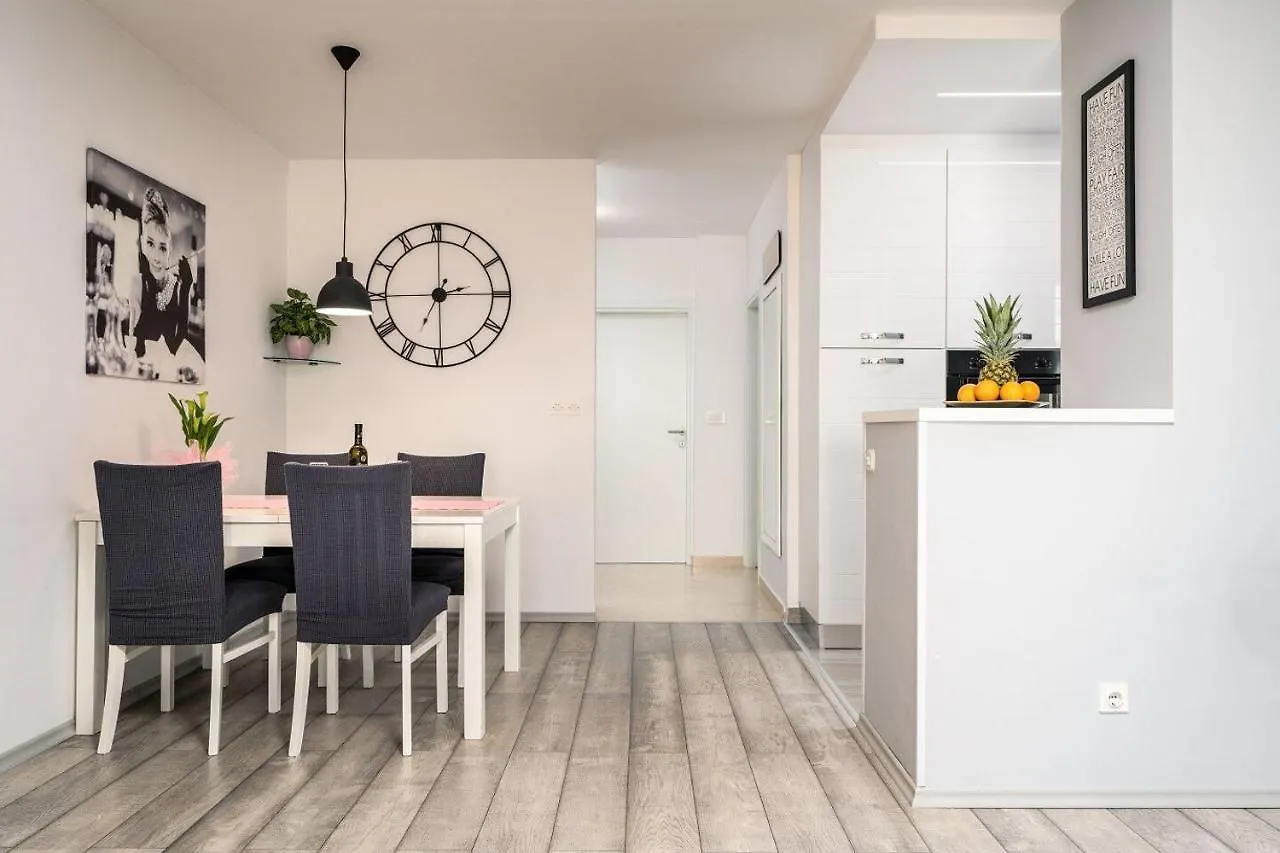App Dinora Apartman Poreč Horvátország