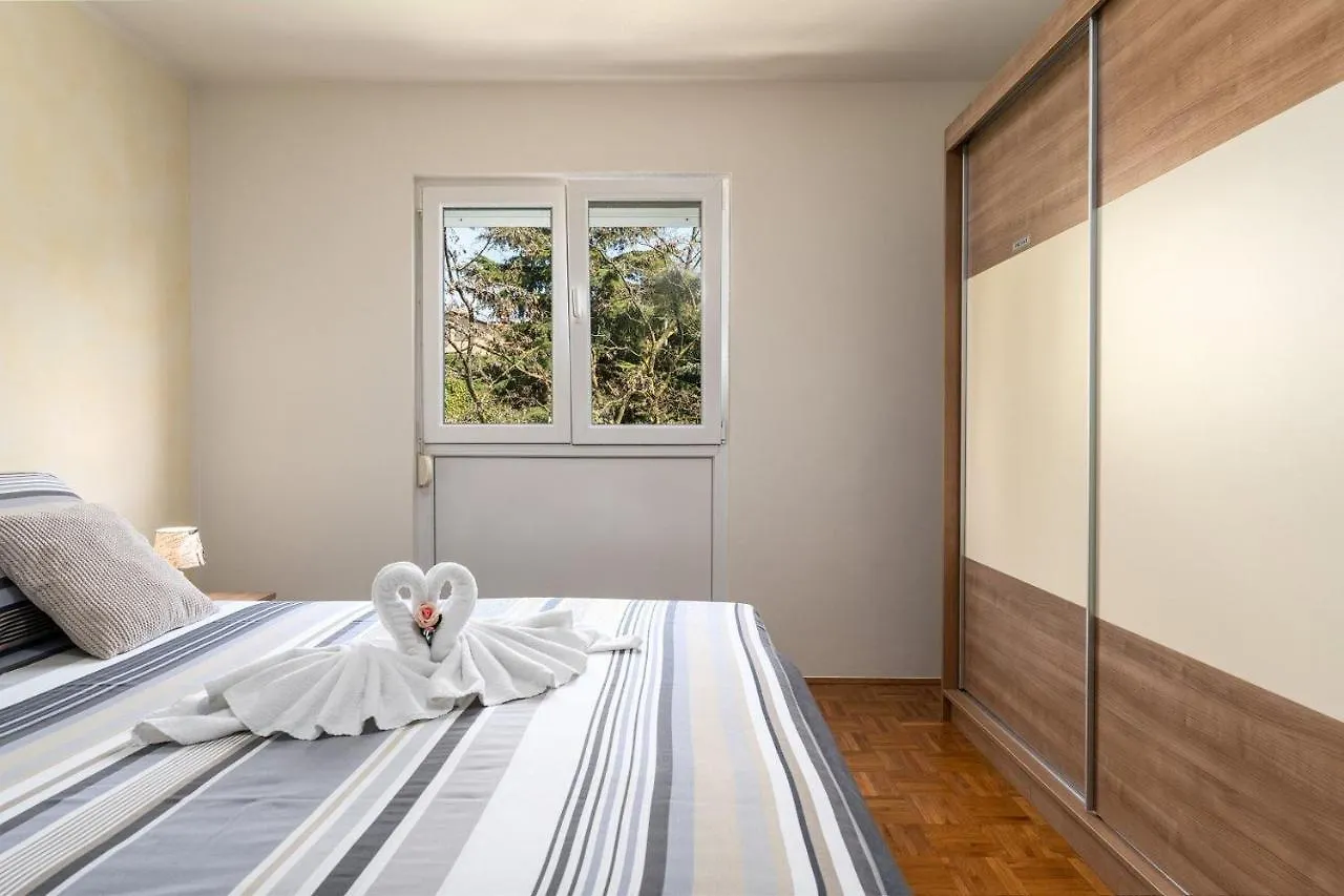 App Dinora Apartman Poreč