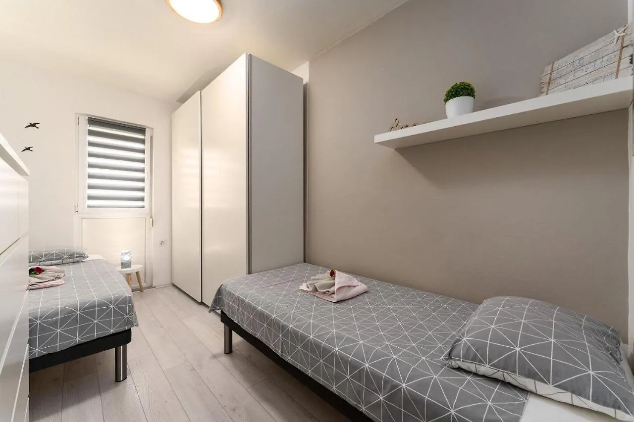 App Dinora Apartman Poreč